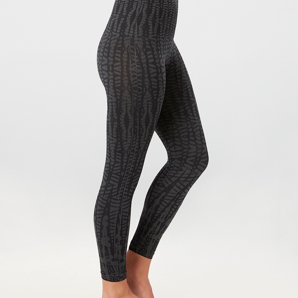 SPANX Pants - SPANX LAMN Seamless Leggings - Black Geometric NWT